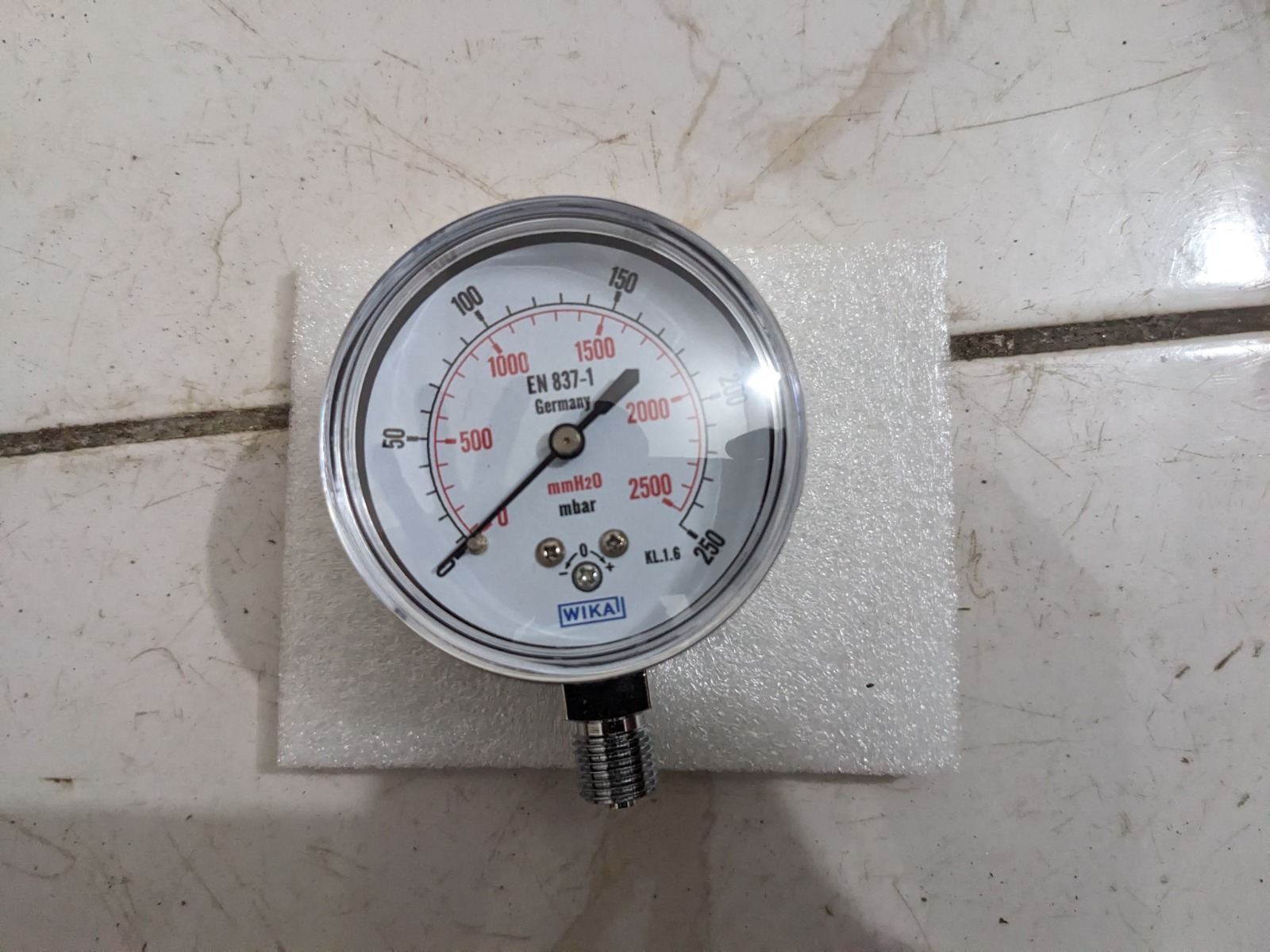 MANOMETRE DE 63Mm CONNEXION 1/4BSP PRESSION 250mbar à 250 bar