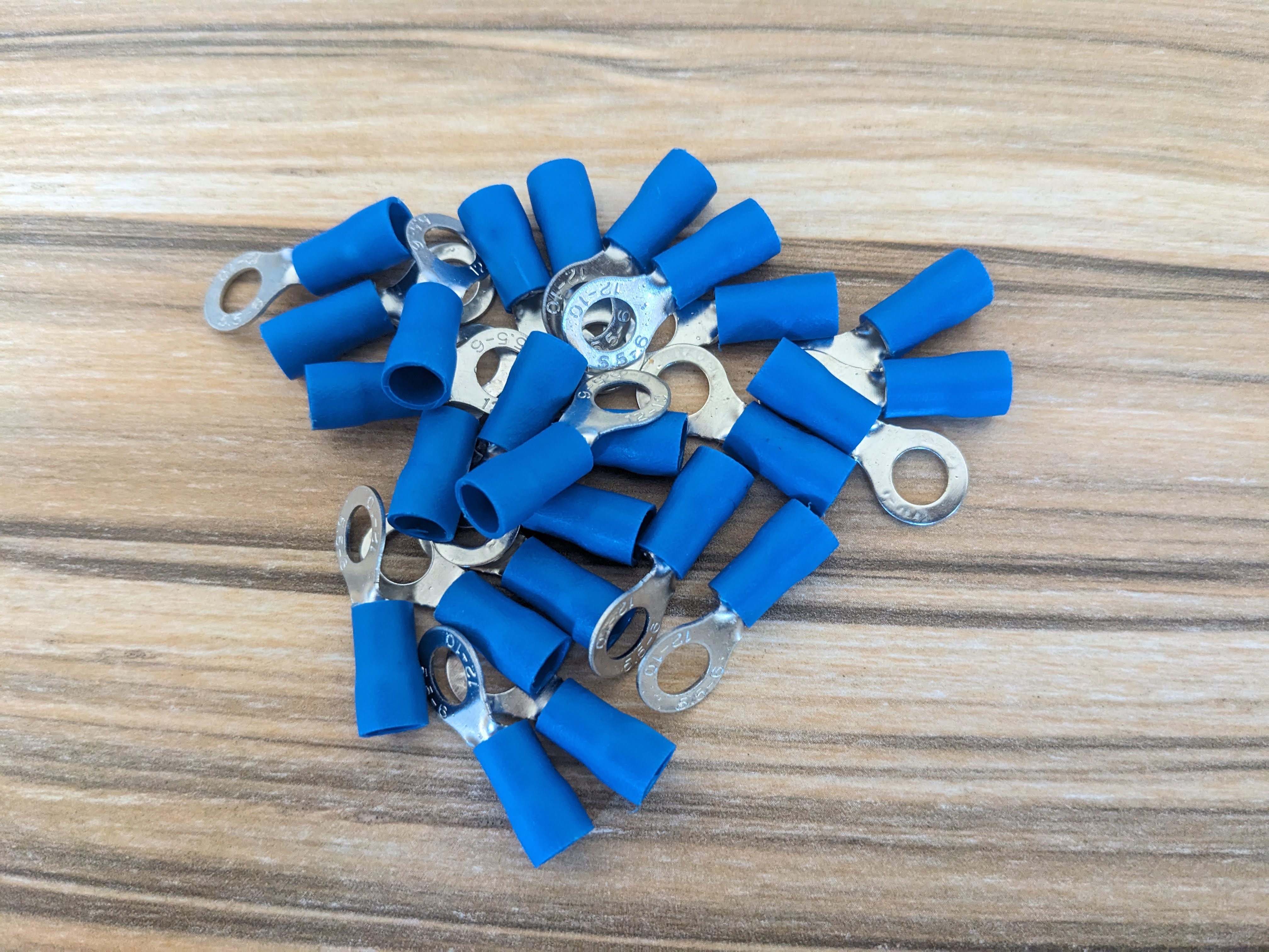 2.5 mm² crimp terminal with a 6 mm ring