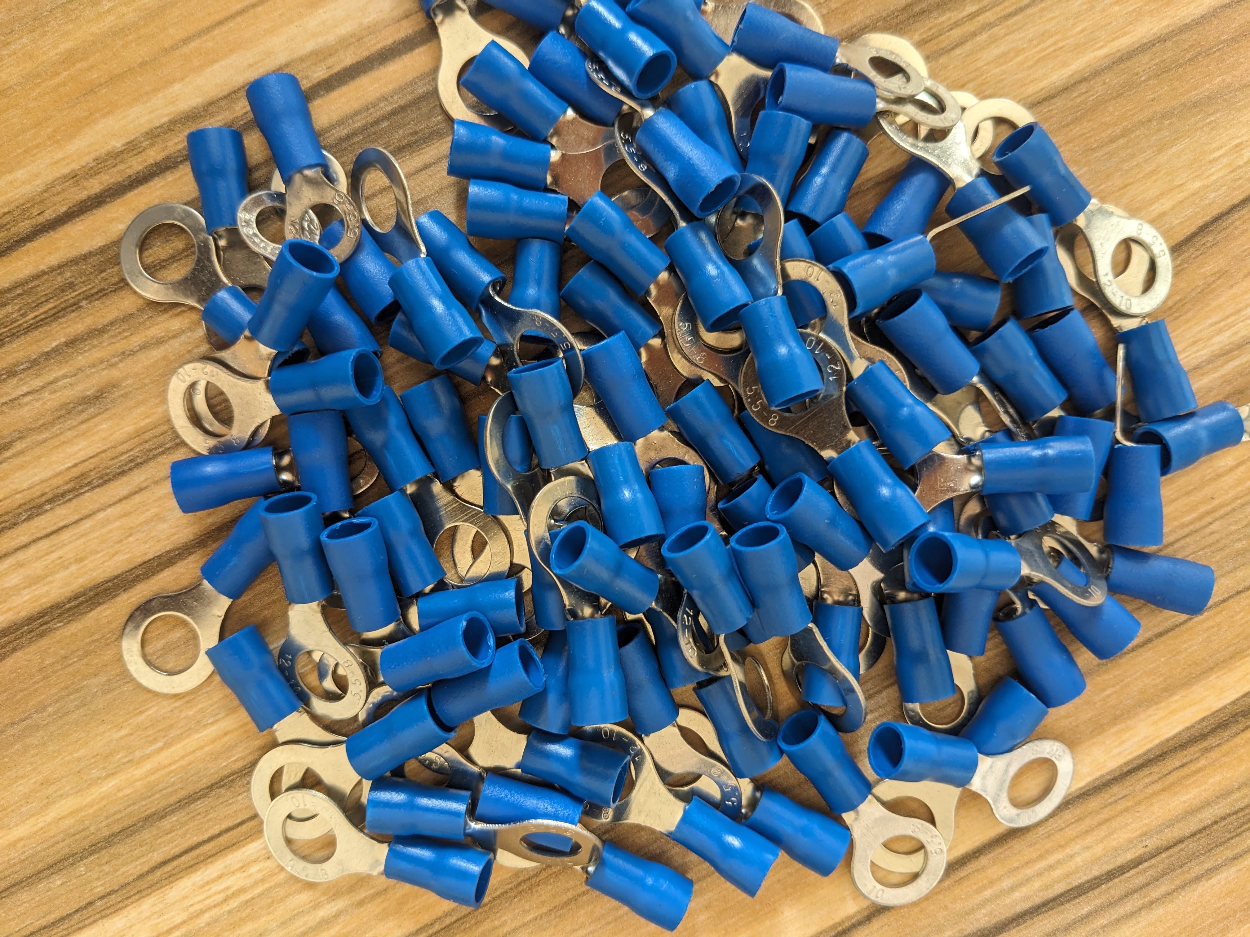 2.5 mm² crimp terminal with a 8 mm ring