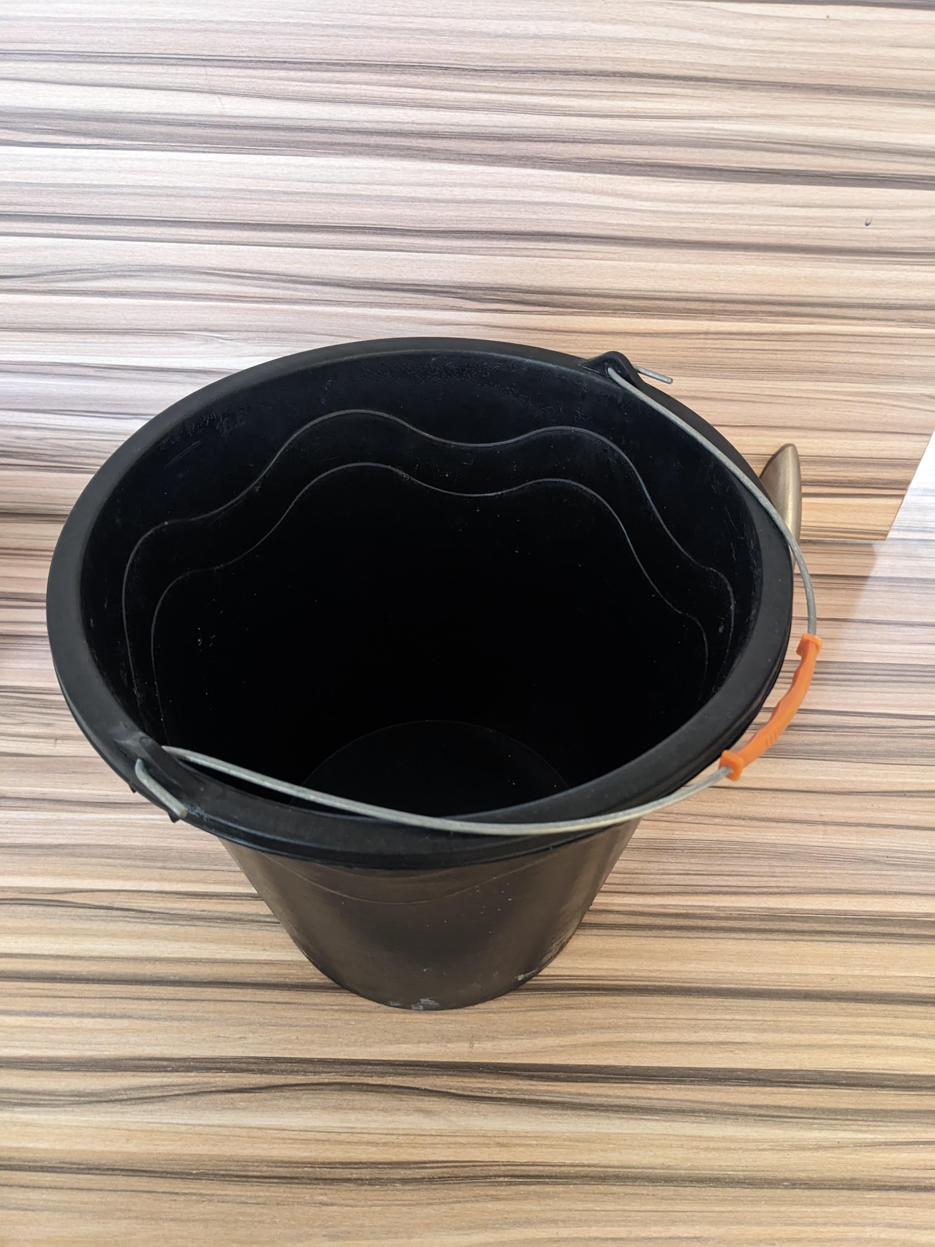 12L Black Plastic Bucket